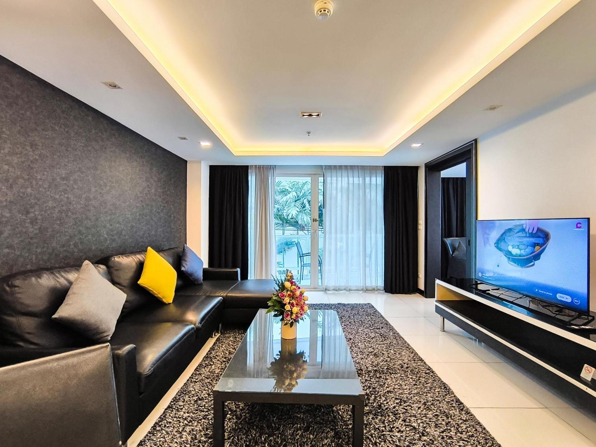 Nova Suites Pattaya By Compass Hospitality Екстериор снимка