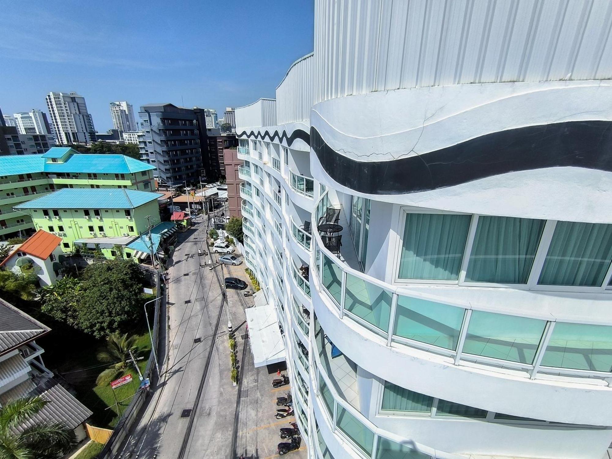 Nova Suites Pattaya By Compass Hospitality Екстериор снимка
